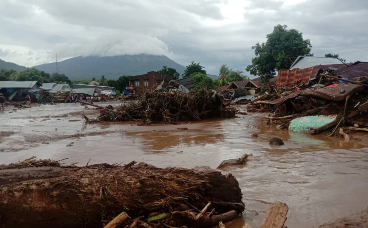 Death toll from Indonesia floods, landslides rises to 26
