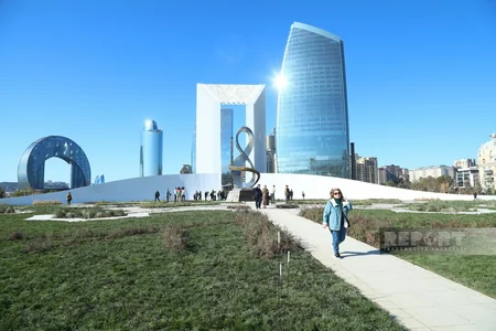 Azərbaycan xalqı Zəfər parkını ziyarət edir - FOTOREPORTAJ