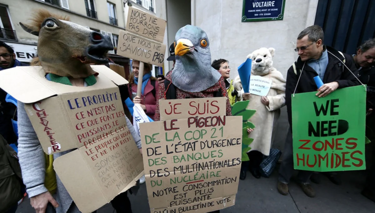 Paris polisi yaşılların mitinqindəki iğtişaşlardan sonra 300-dən çox adamı saxlayıb
