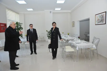 Azərbaycanın birinci xanımı kimsəsiz məzunlar üçün Masazırda tikilmiş binanın açılışında iştirak edib