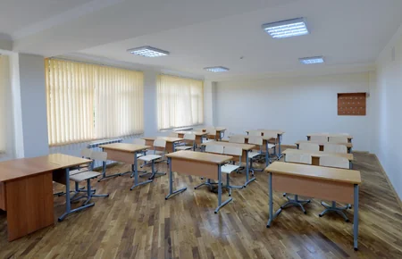 Azərbaycan Prezidenti Bakı Peşə Liseyində həyata keçirilən təmir işlərindən sonrakı vəziyyətlə tanış olub