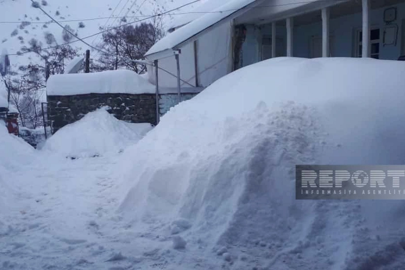 Qaxa 1 metrə yaxın qar yağıb