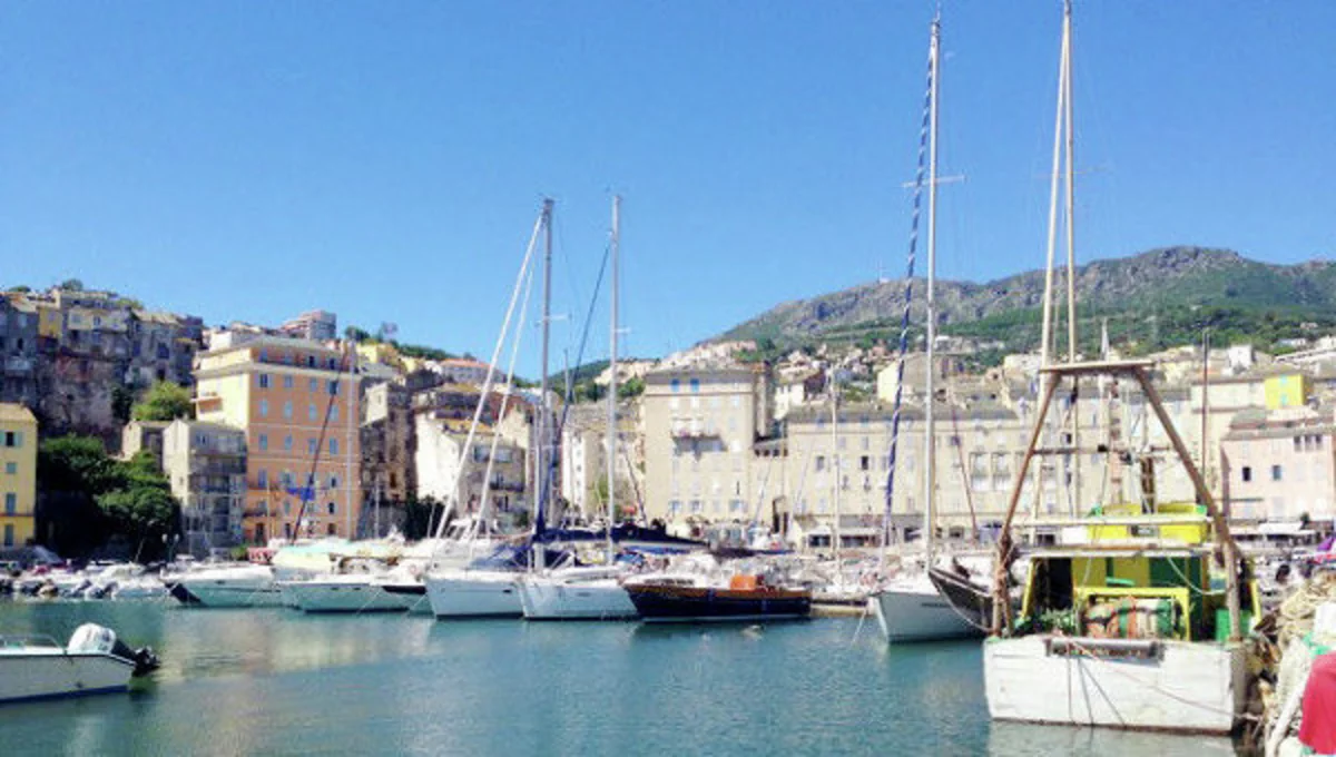 Korsika adasında müsəlman ibadətgahı dağıdılıb