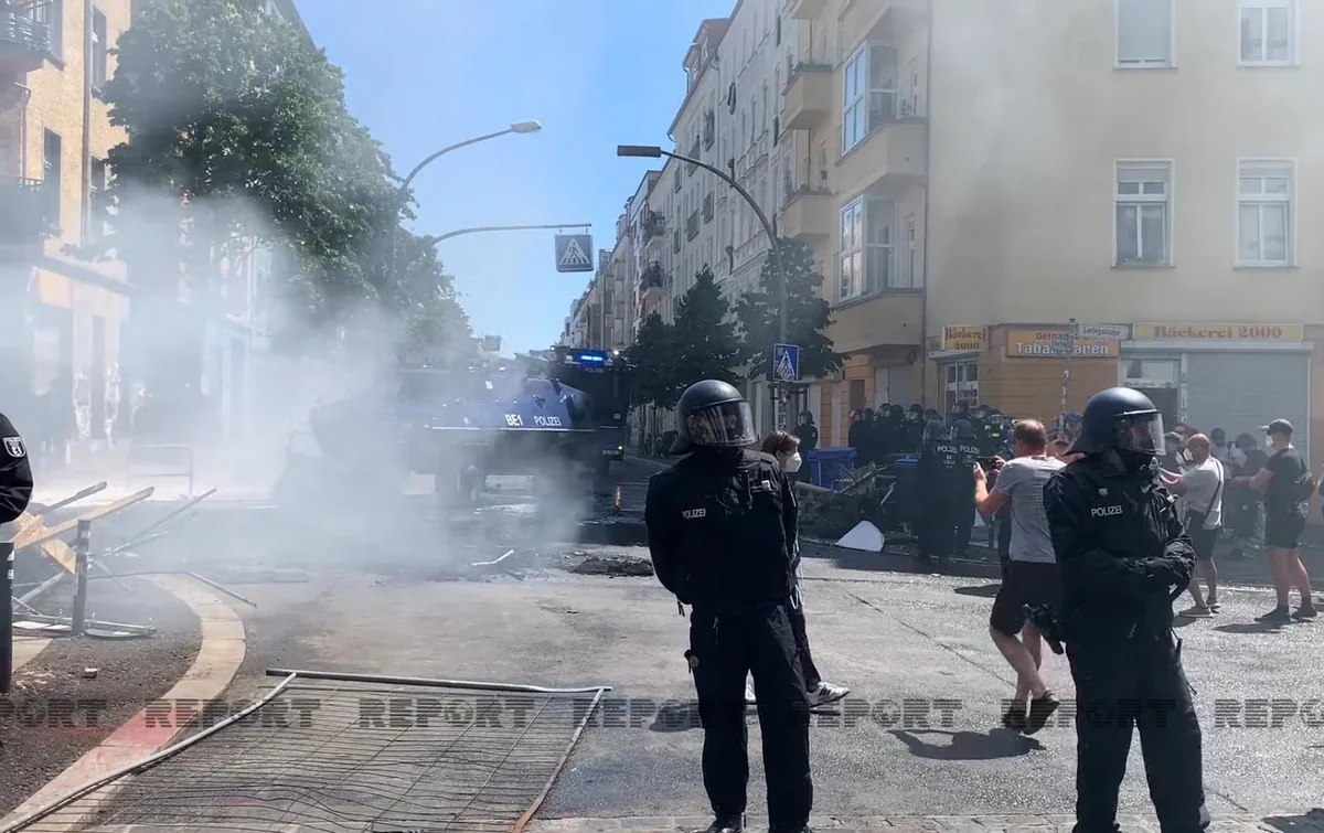 Berlində polislə vətəndaşlar arasında qarşıdurma olub