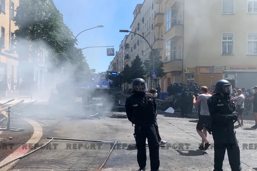Berlində polislə vətəndaşlar arasında qarşıdurma olub