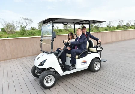 ​Президент Азербайджана принял участие на открытии центра семейного отдыха Dalğa Beach-Aqua Park
