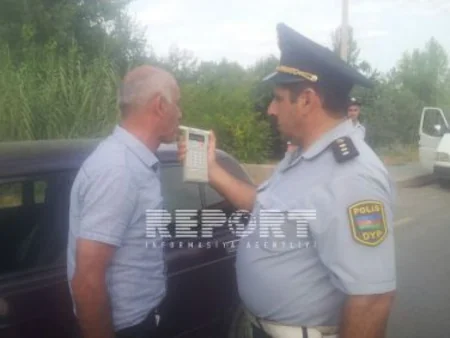 Avtomobilinə şüar yazan sürücü cərimələnib - FOTO