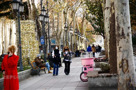 Tbilisidə Yeni il instalyasiyasında Bakının simvolu yer alıb