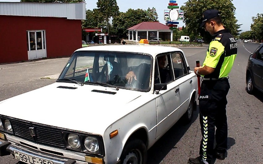 Qaxda yol polisi reyd keçirib, maska taxmayanlar cərimələnib