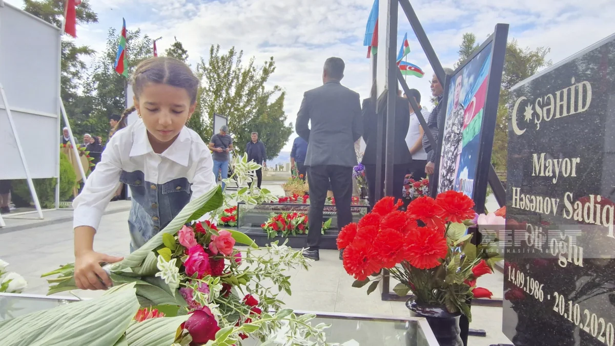 В Нахчыване в День памяти посещены могилы шехидов