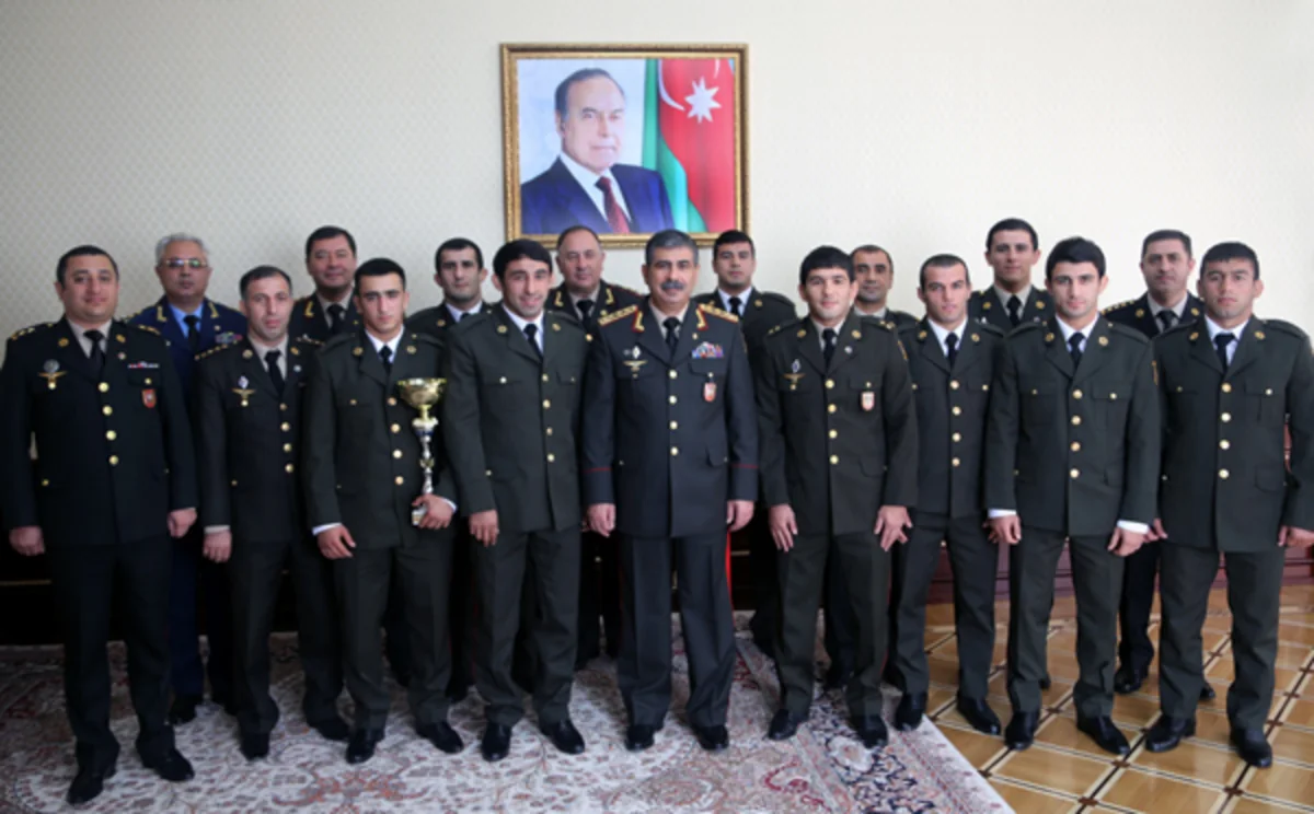 Müdafiə naziri hərbçilərin 31-ci dünya çempionatında medal qazanan Azərbaycan idmançıları ilə görüşüb - FOTO