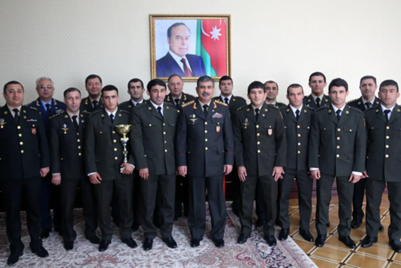 Müdafiə naziri hərbçilərin 31-ci dünya çempionatında medal qazanan Azərbaycan idmançıları ilə görüşüb - FOTO