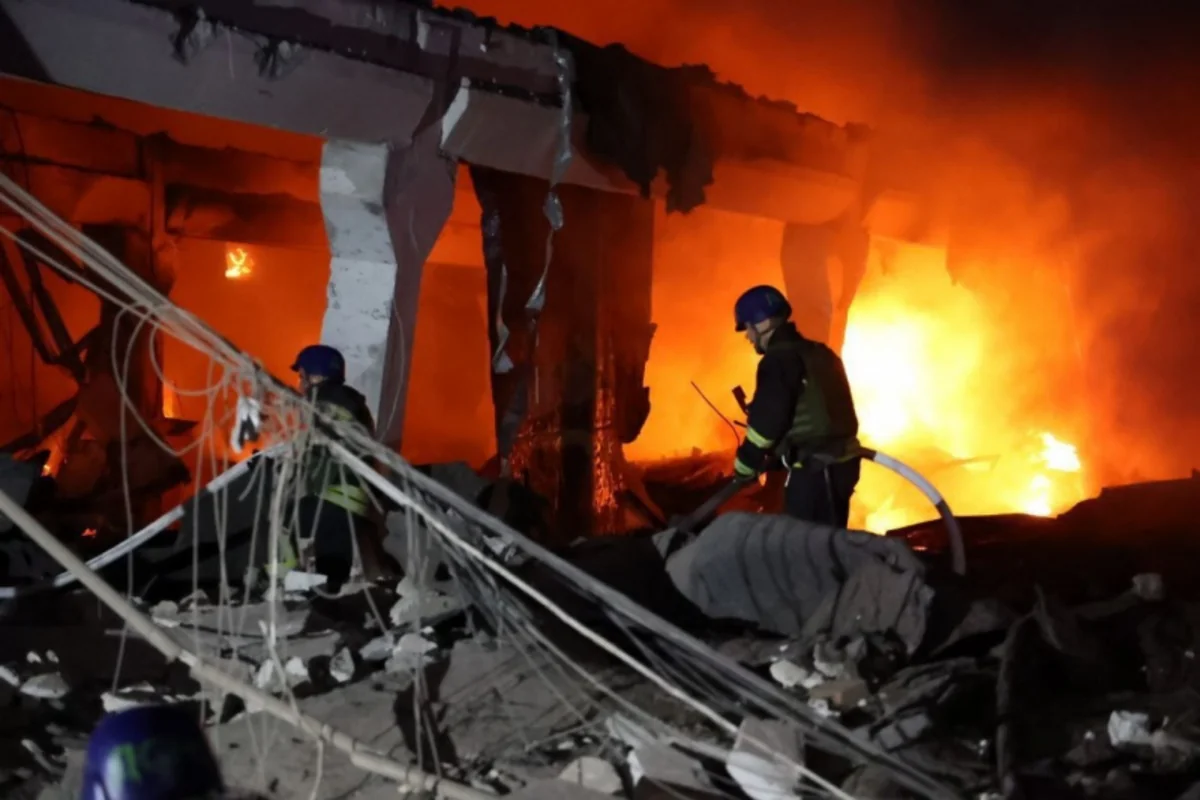 Rusiya Dneprə raket zərbəsi endirib, yaralılar var