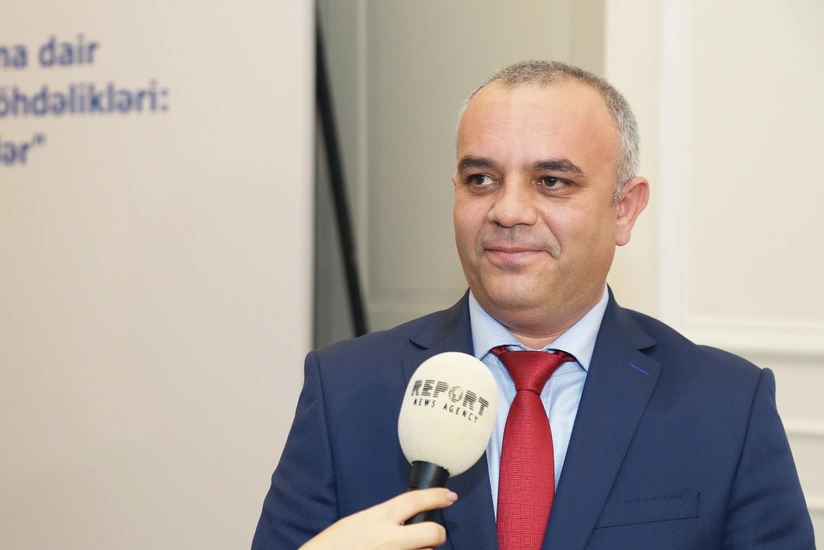 Nəsimi Paşayev Bakı Metropolitenindən çıxır