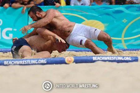 Azərbaycanın çimərlik güləşçiləri Rumıniyada 2 gümüş medal qazanıb
