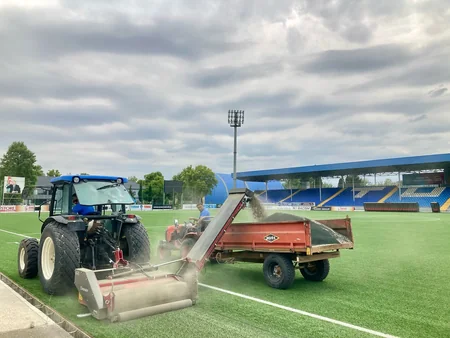 Tovuz şəhər stadionunda ot örtüyünün dəyişdirilməsi prosesinə start verilib