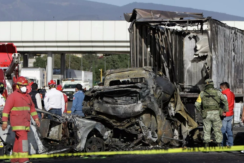 Meksikada ağır yol qəzasında 19 nəfər həlak olub