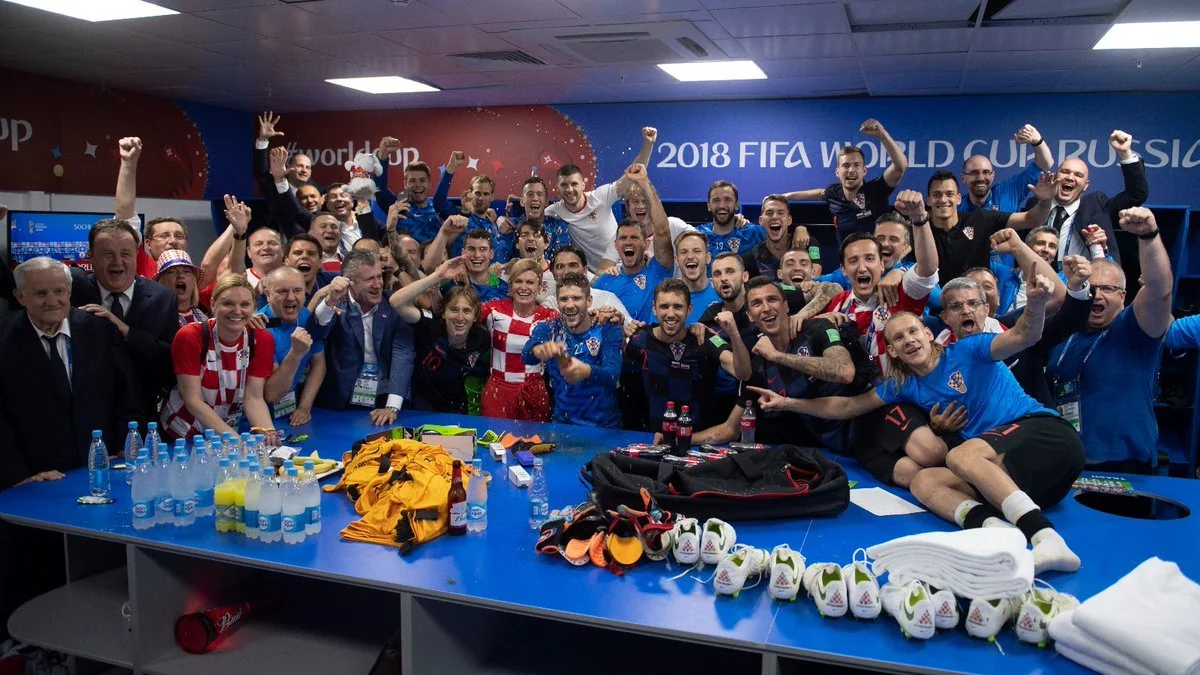 Xorvatiya prezidenti Rusiya üzərində qələbəni futbolçularla qeyd edib