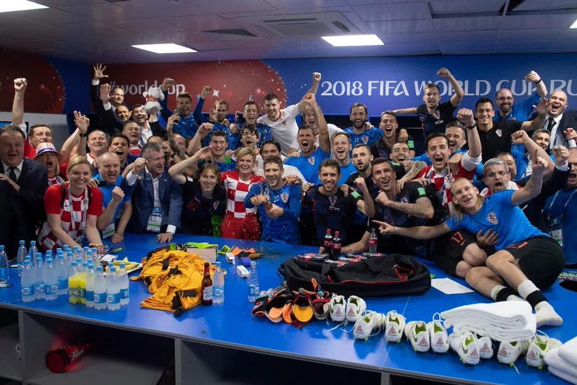 Xorvatiya prezidenti Rusiya üzərində qələbəni futbolçularla qeyd edib