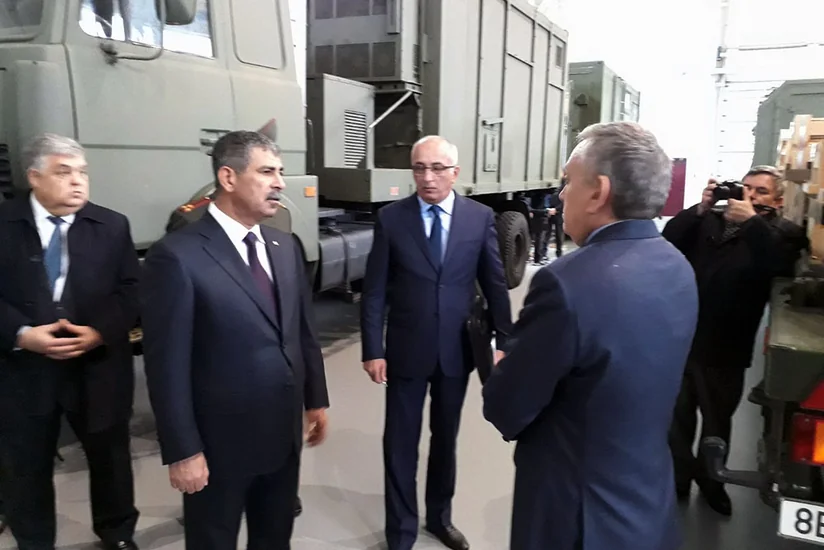 Министр обороны Азербайджана ознакомился с продукцией военного назначения белорусского производства