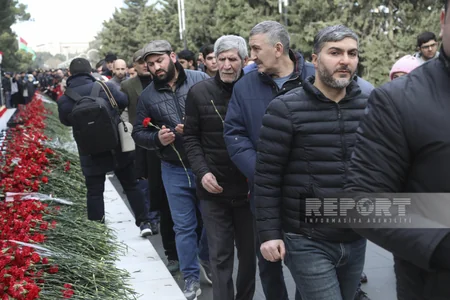 People of Azerbaijan pay tribute to 20 January martyrs - PHOTOS