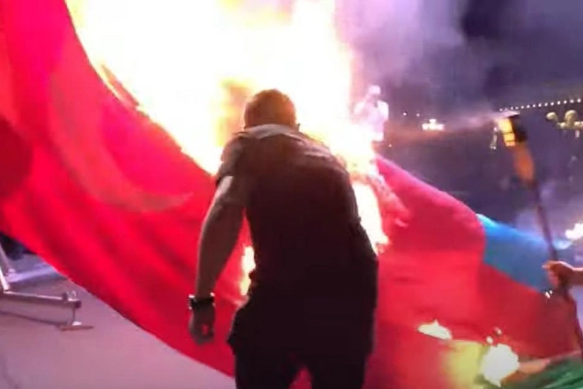 Qondarma soyqırımı yürüşündə təxribat: Türkiyə və Azərbaycan bayraqları yandırılıb