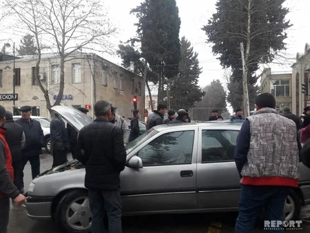 Qazaxda işıqforun qırmızı işığında hərəkət edən sürücü qəza törədib - FOTO