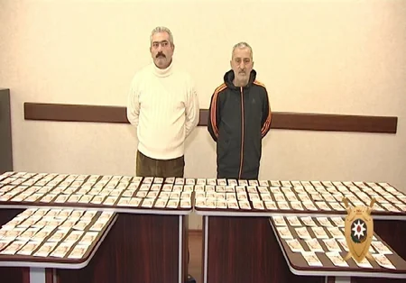 Azərbaycanda polis 1 milyon saxta rus rublunu satmaq istəyən şəxsləri saxlayıb