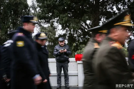 Азербайджанский народ чтит память жертв 20 Января - ФОТОРЕПОРТАЖ