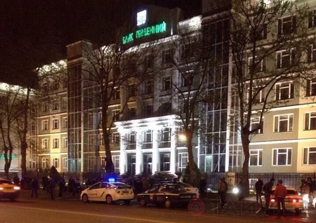 ​Банк в Одессе расстреляли из гранатомета