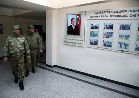 Müdafiə naziri hərbi şəhərciklərdə aparılan tikinti işlərinin gedişatını yoxlayıb - FOTO