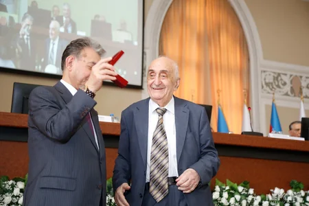 “Nizami Gəncəvi adına Qızıl medal” qaliblərə təqdim olunub