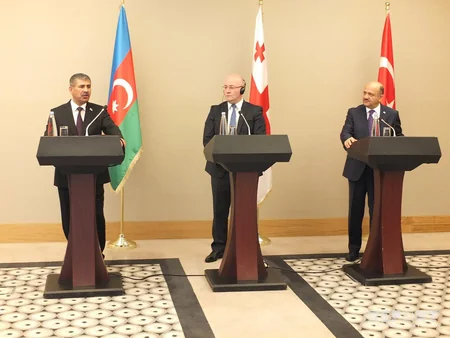 Batumidə Azərbaycan, Gürcüstan və Türkiyənin müdafiə nazirlərinin üçtərəfli görüşü keçirilib