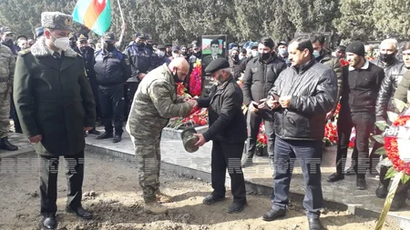 Yeni dünyaya gələn övladını görməyən şəhid kapitan dəfn edildi