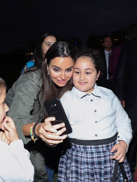 Leyla Əliyeva Füzuli küçəsi boyunca salınan Mərkəzi Parkda olub