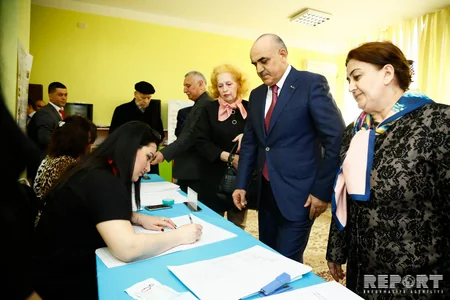 Səlim Müslümov Prezident seçkilərində səs verib