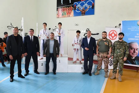 Məcburi köçkün məktəblilər arasında Ulu Öndərin 100 illiyinə həsr olunmuş turnir keçirilib
