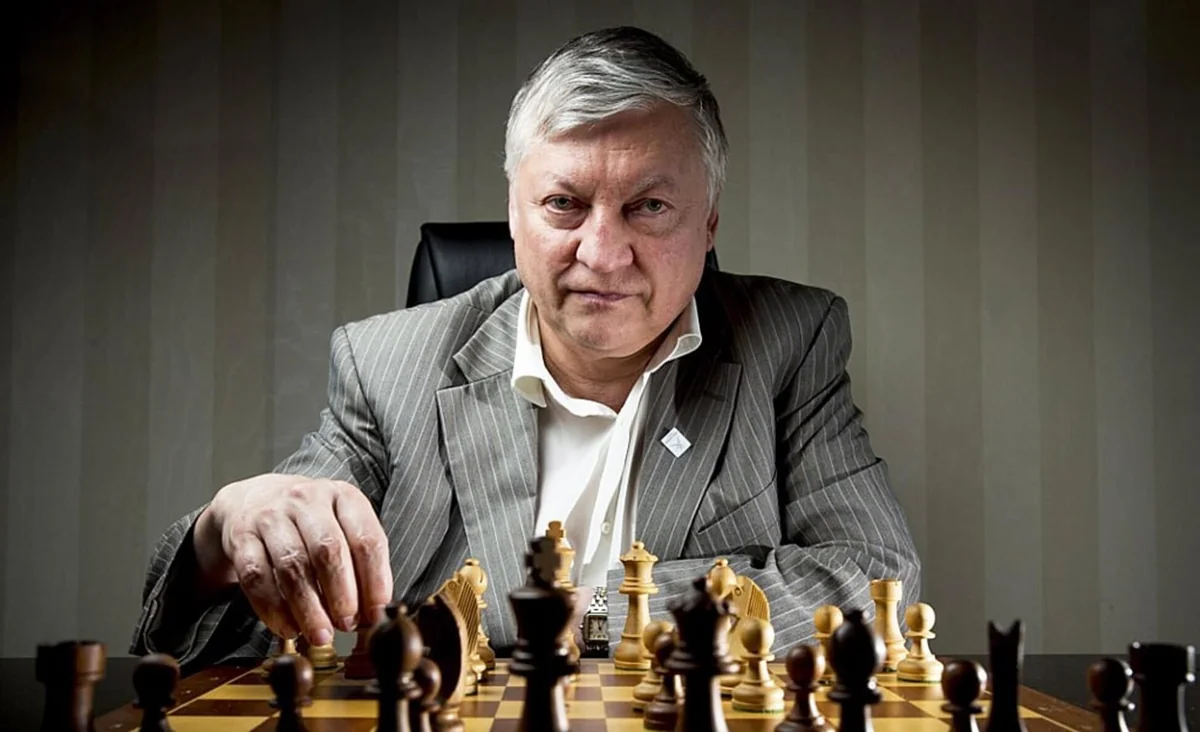 Anatoli Karpov ağır kəllə-beyin travması ilə reanimasiyaya yerləşdirilib