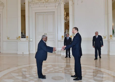​İlham Əliyev ölkəmizə yeni təyin olunmuş səfirlərin etimadnamələrini qəbul edib
