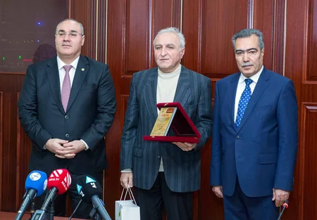 Dövlət Gömrük Komitəsi “Report”un əməkdaşını mükafatlandırıb