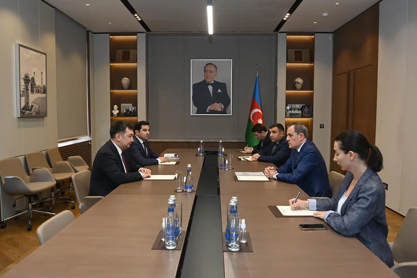 Jeyhun Bayramov meets with President of International Turkic Academy