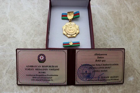 Sosial Tədqiqatlar Mərkəzinin əməkdaşlarına “Cümhuriyyət medalı” təqdim edilib
