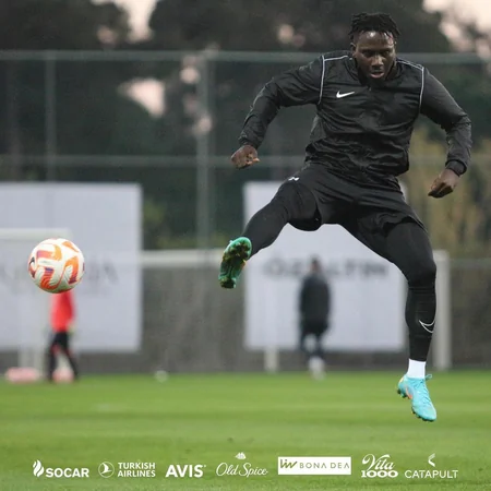 Neftçi təlim-məşq toplanışına itkilərlə başlayıb