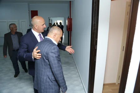 Prezident İlham Əliyevin tapşırığı ilə dənizçilər üçün tikilən yaşayış kompleksi təhvil verilib