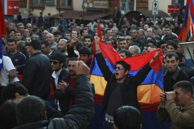 Armenian opposition calls to streets demanding replacement of power