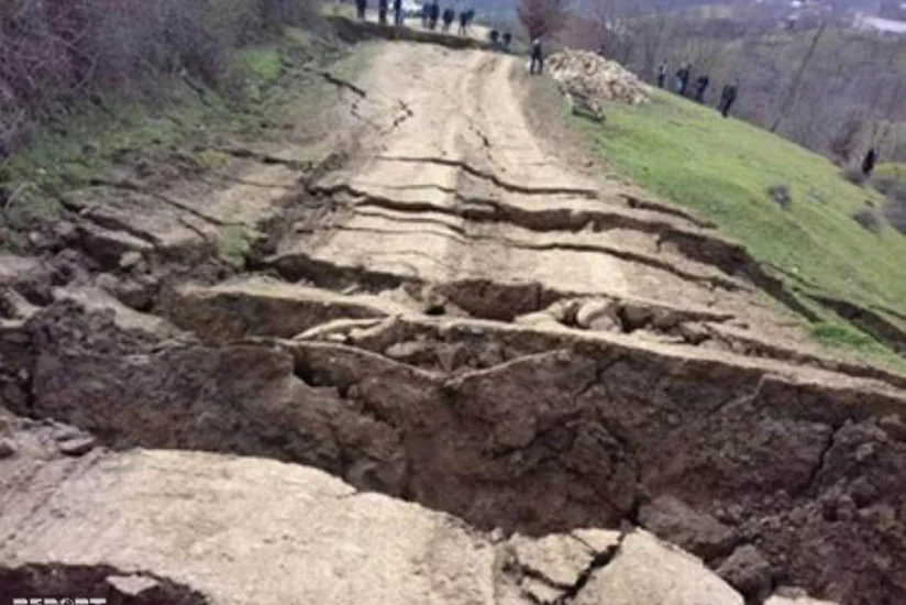 Lənkəranda çökmüş kənd yolu bir həftədir bərpa edilməmiş qalıb - FOTO