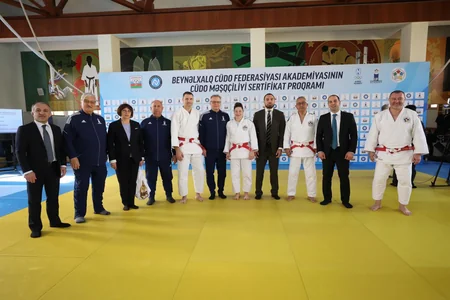 IJF Akademiyasının proqramında iştirak edən məşqçilərə sertifikatlar təqdim olunub