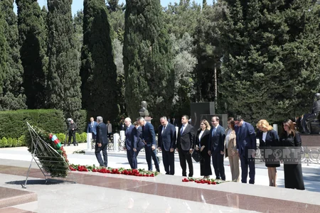 Ümummilli Lider Heydər Əliyevin xatirəsi anılır - FOTOREPORTAJ
