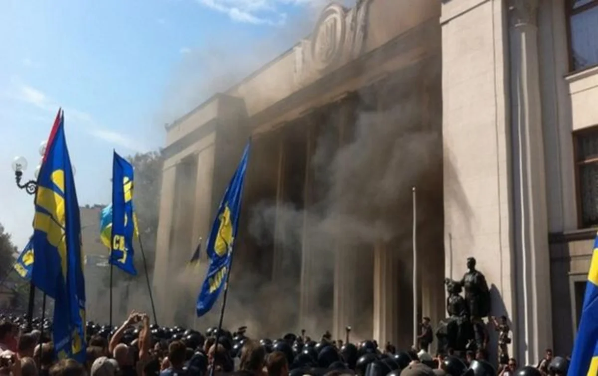 У здания парламента Украины произошел взрыв, ранены около 30 человек - ОБНОВЛЕНО