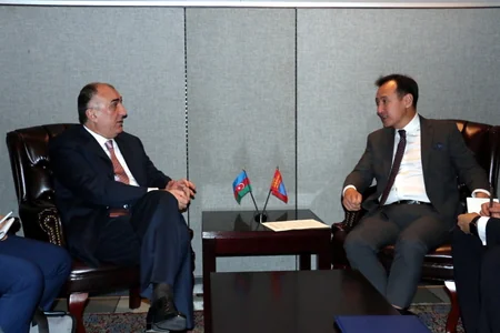 Elmar Məmmədyarov Nyu-Yorkda monqolustanlı həmkarı ilə görüşüb